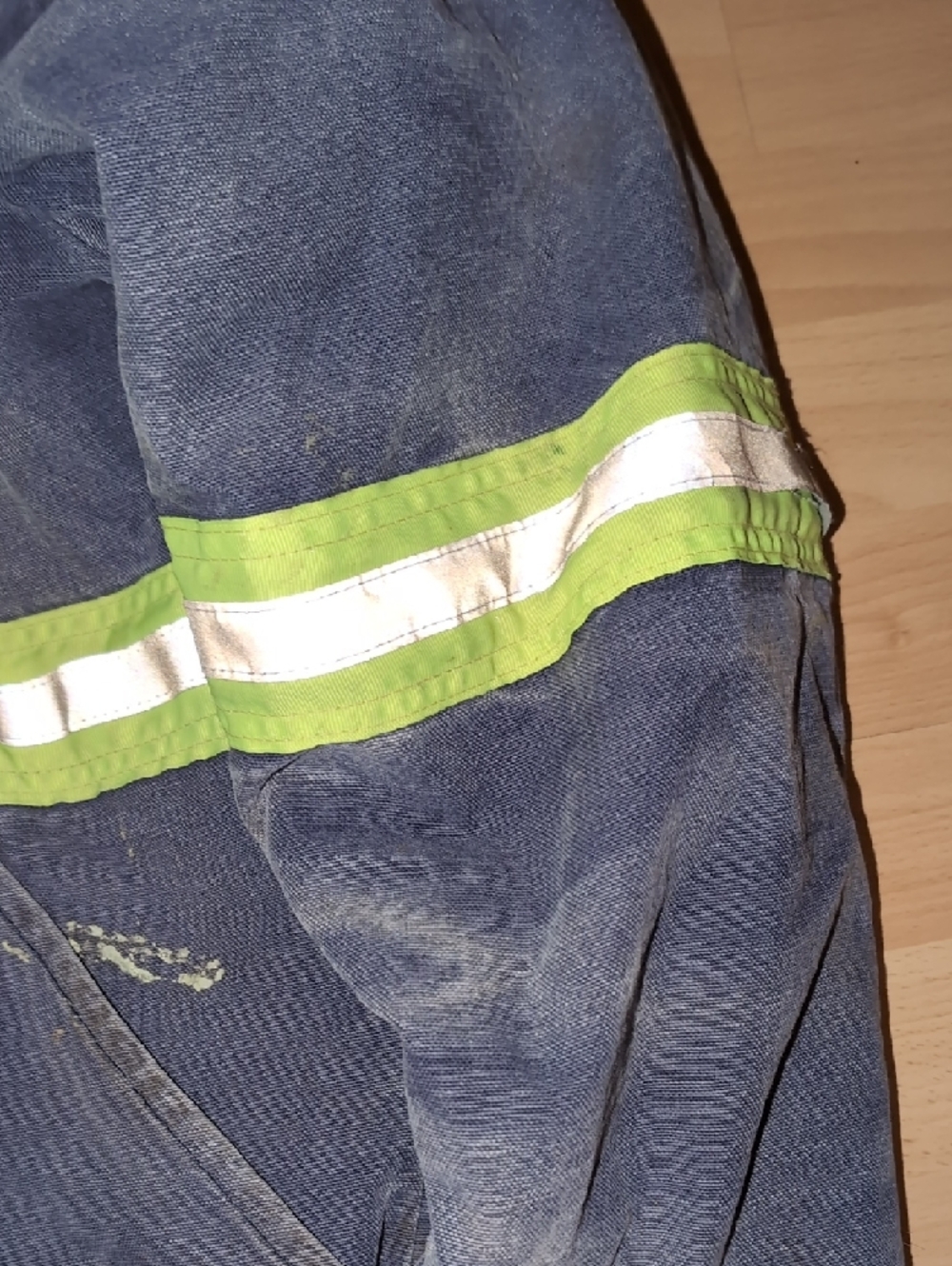 Reflective Work Jacket And Jeans - Picture 9 of 15
